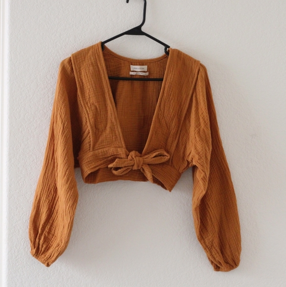 Urban Outfitters Tops - Urban Outfitters Long Sleeve Front Tie Crop Top